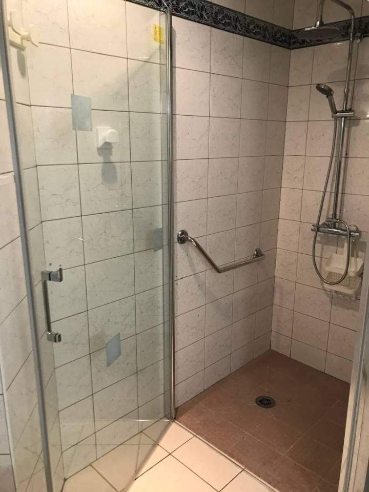 Location chambres cosy avec douches Plomodiern