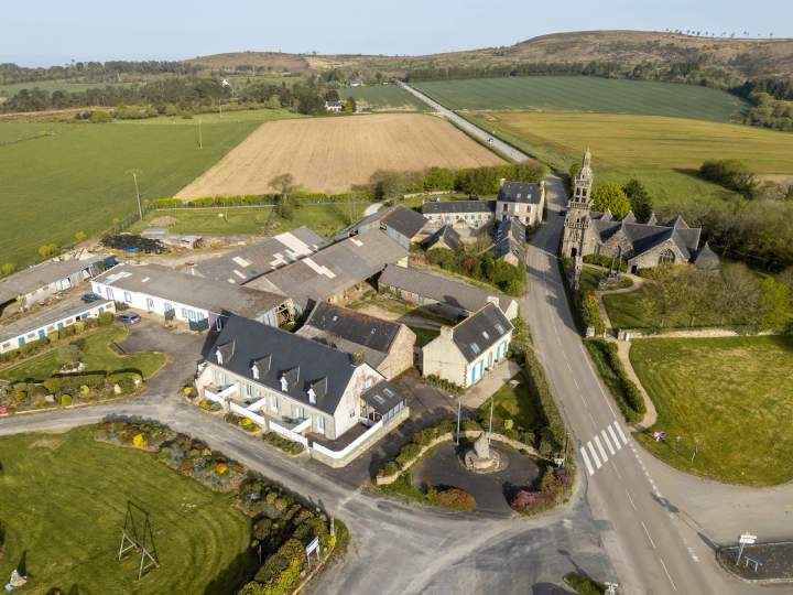 Service location chambres avec visites pour enfants et autres activités Plomodiern